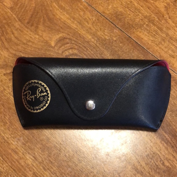 Ray-Ban Glass Case - Picture 7 of 8